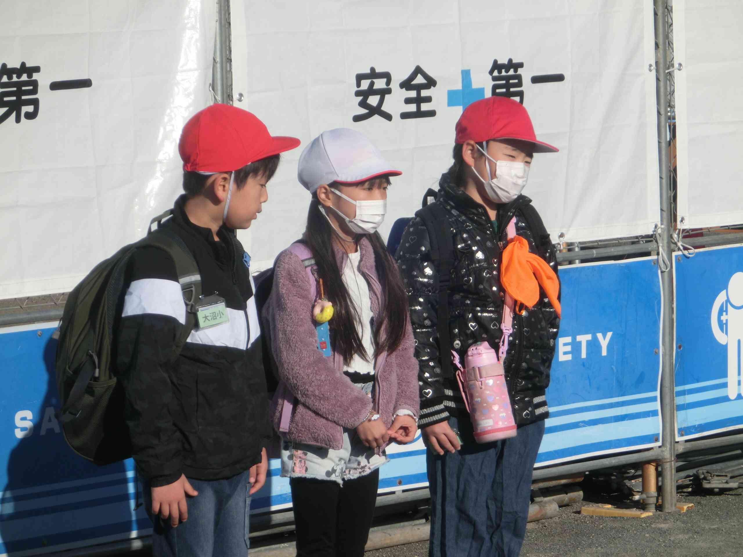 4d52205f-28b3-46b7-8bb7-954a6f53675f