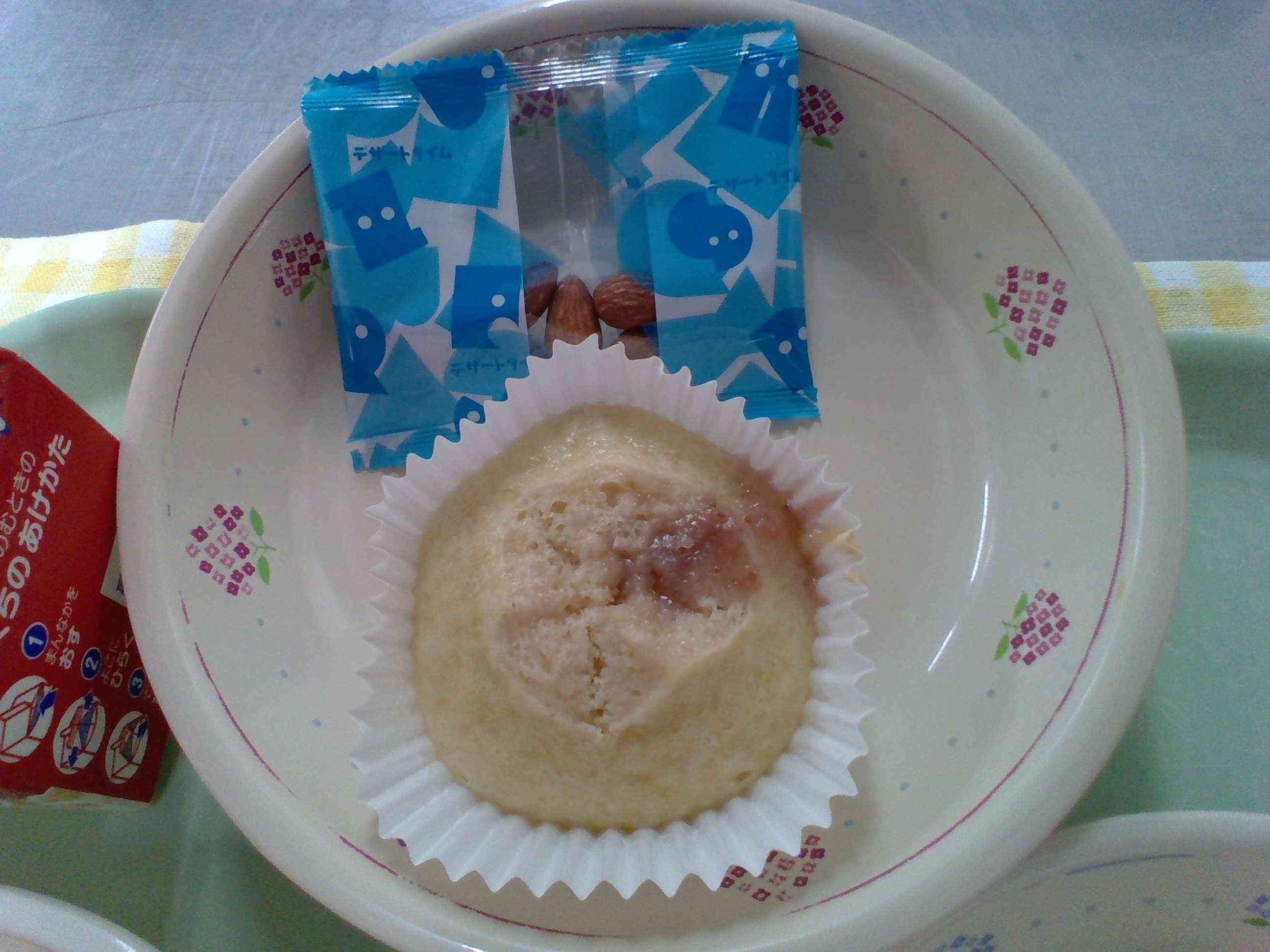 いちご蒸しパン